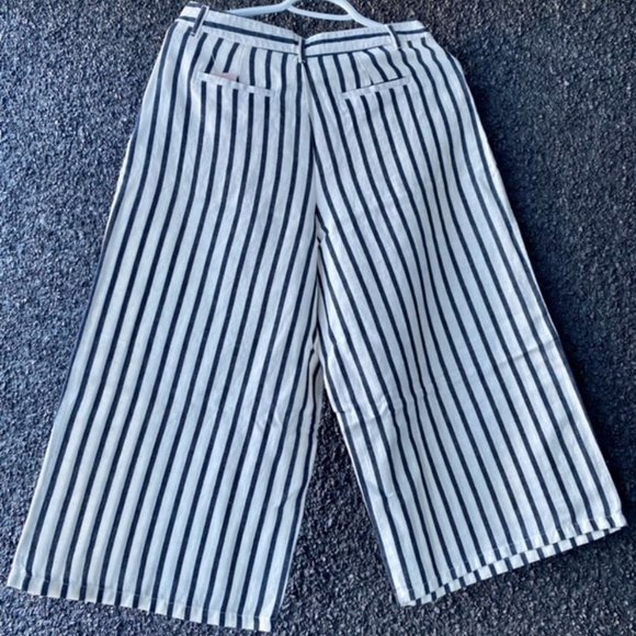 Forever 21 White Capri Pants with Blue Stripes - Picture 2 of 5